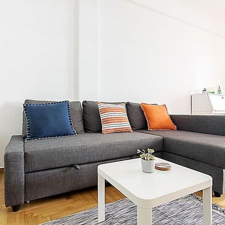 Spacious Two Bedroom Apartment In Central Location Athén Kültér fotó