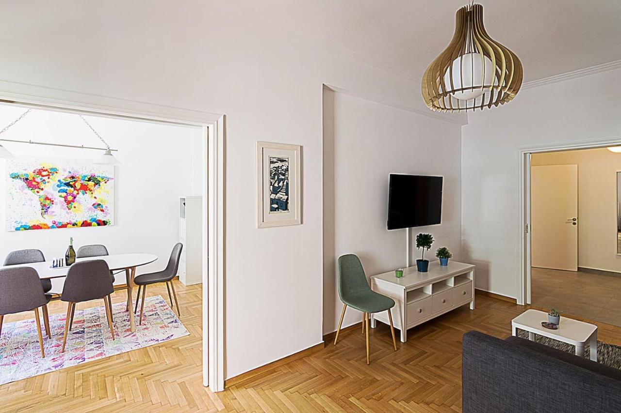 Spacious Two Bedroom Apartment In Central Location Athén Kültér fotó