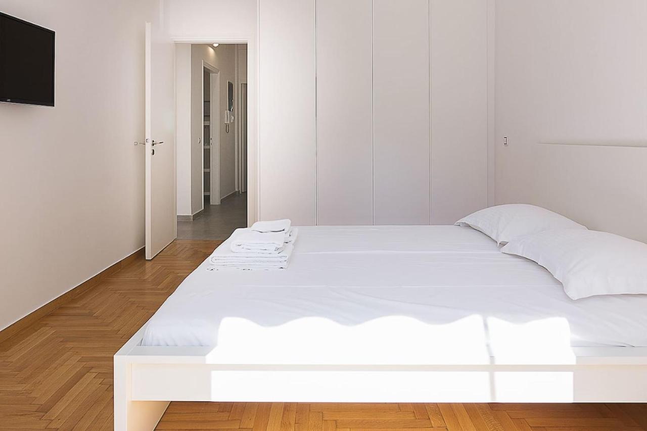 Spacious Two Bedroom Apartment In Central Location Athén Kültér fotó