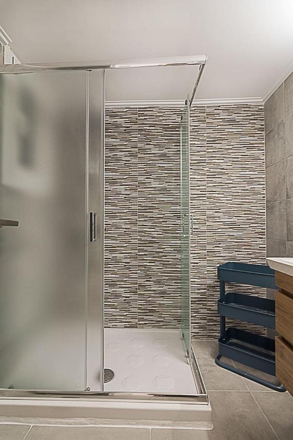 Spacious Two Bedroom Apartment In Central Location Athén Kültér fotó