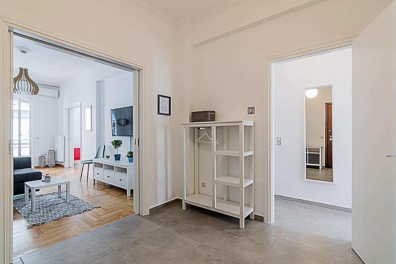 Spacious Two Bedroom Apartment In Central Location Athén Kültér fotó