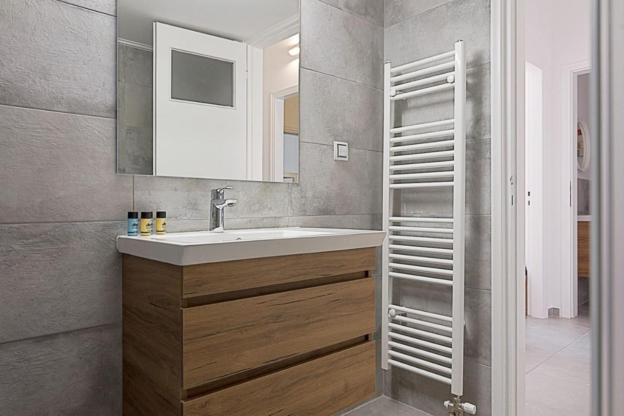 Spacious Two Bedroom Apartment In Central Location Athén Kültér fotó