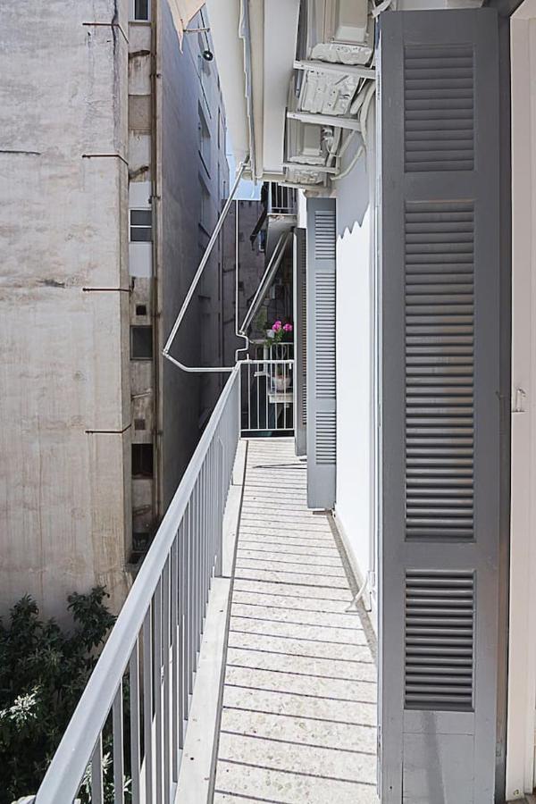 Spacious Two Bedroom Apartment In Central Location Athén Kültér fotó