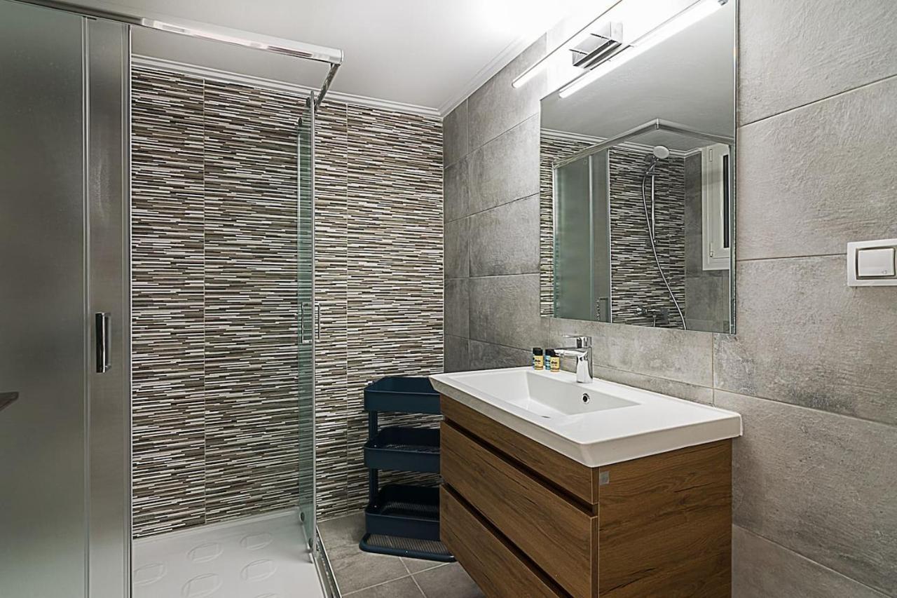 Spacious Two Bedroom Apartment In Central Location Athén Kültér fotó
