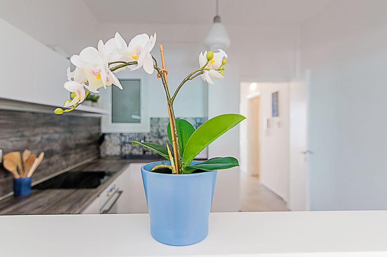 Spacious Two Bedroom Apartment In Central Location Athén Kültér fotó