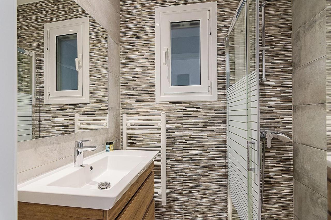Spacious Two Bedroom Apartment In Central Location Athén Kültér fotó
