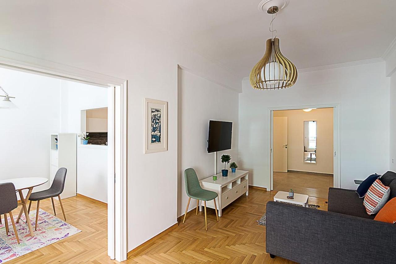 Spacious Two Bedroom Apartment In Central Location Athén Kültér fotó