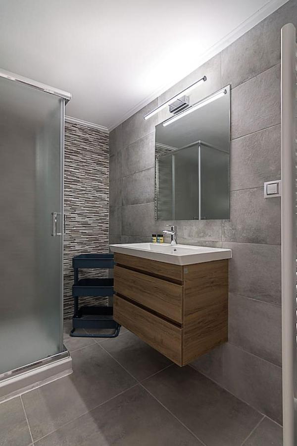 Spacious Two Bedroom Apartment In Central Location Athén Kültér fotó